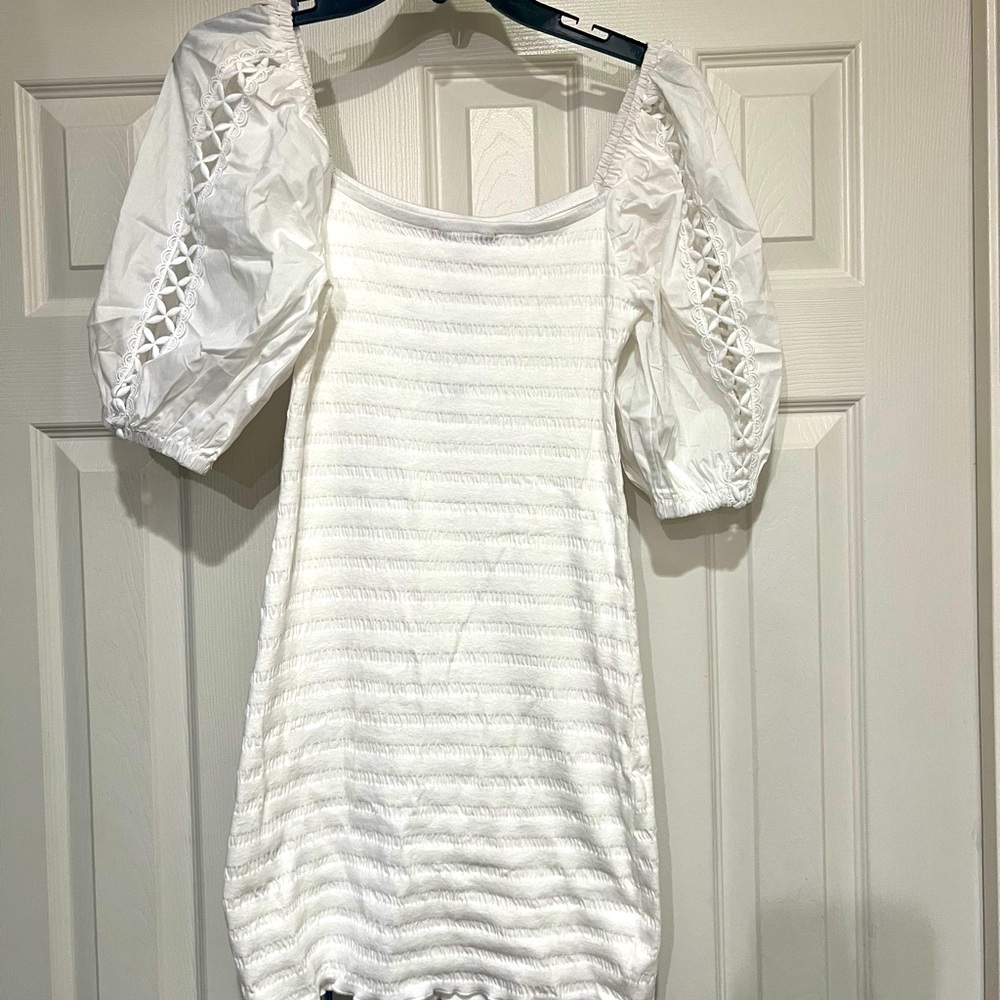 NWOT BETSEY JOHNSON WHITE SMOCKED PUFF SLEEVES BODYCON MINI DRESS SIZE S - Picture 11 of 13